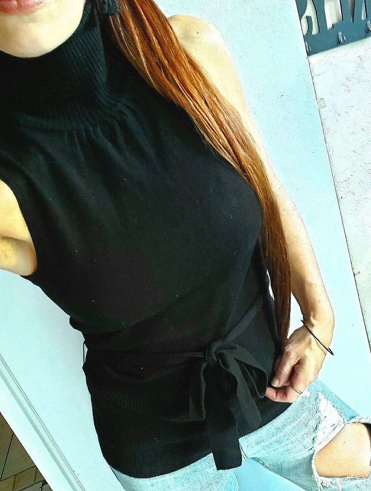 LN, white House black market ribbed turtleneck